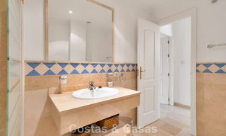 Ruim appartement met royaal terras te koop op loopafstand van de voorzieningen in Aloha in Nueva Andalucia, Marbella 803638 