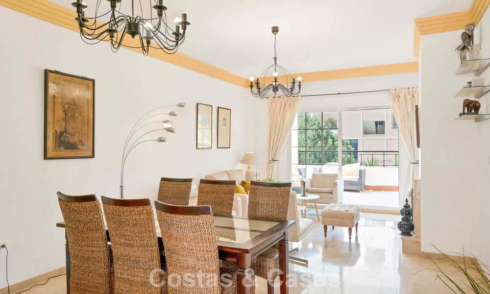 Ruim appartement met royaal terras te koop op loopafstand van de voorzieningen in Aloha in Nueva Andalucia, Marbella 803647