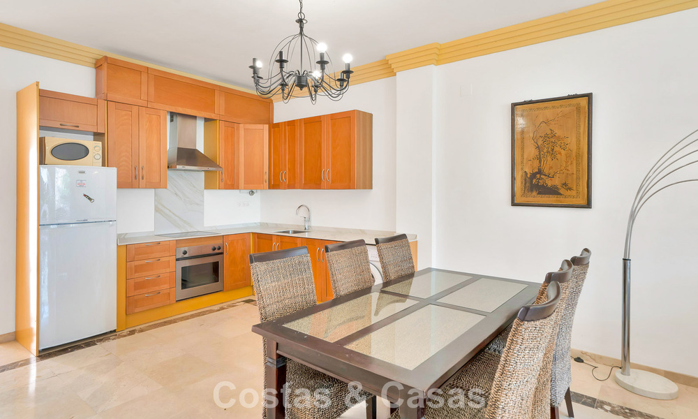 Ruim appartement met royaal terras te koop op loopafstand van de voorzieningen in Aloha in Nueva Andalucia, Marbella 803650