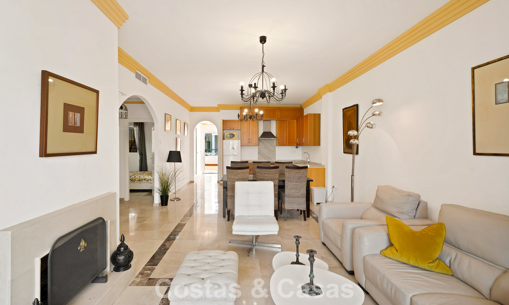 Ruim appartement met royaal terras te koop op loopafstand van de voorzieningen in Aloha in Nueva Andalucia, Marbella 803653