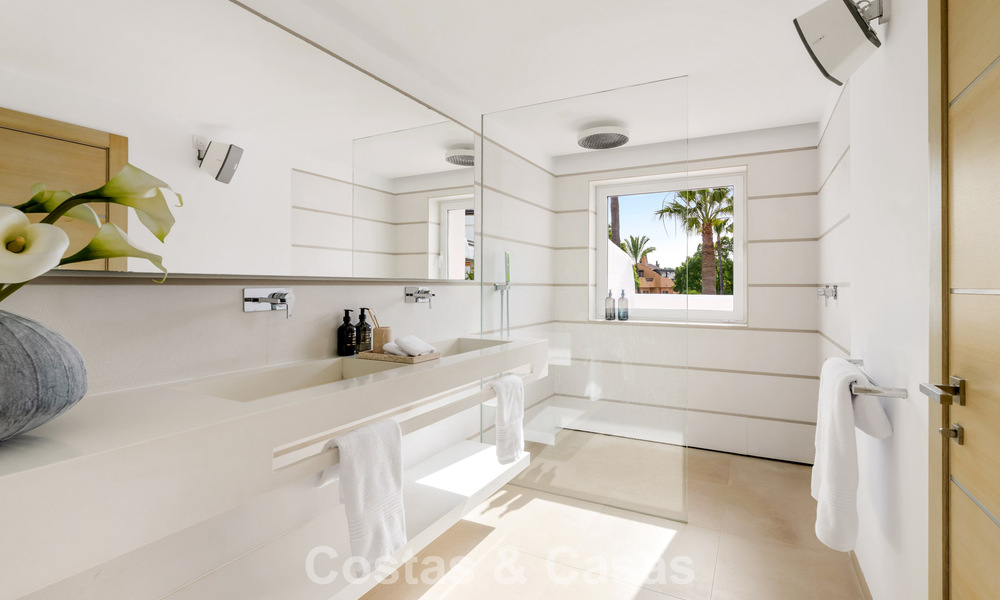 Exclusieve halfvrijstaande woning met dakterras te koop op Marbella’s Golden Mile 803870