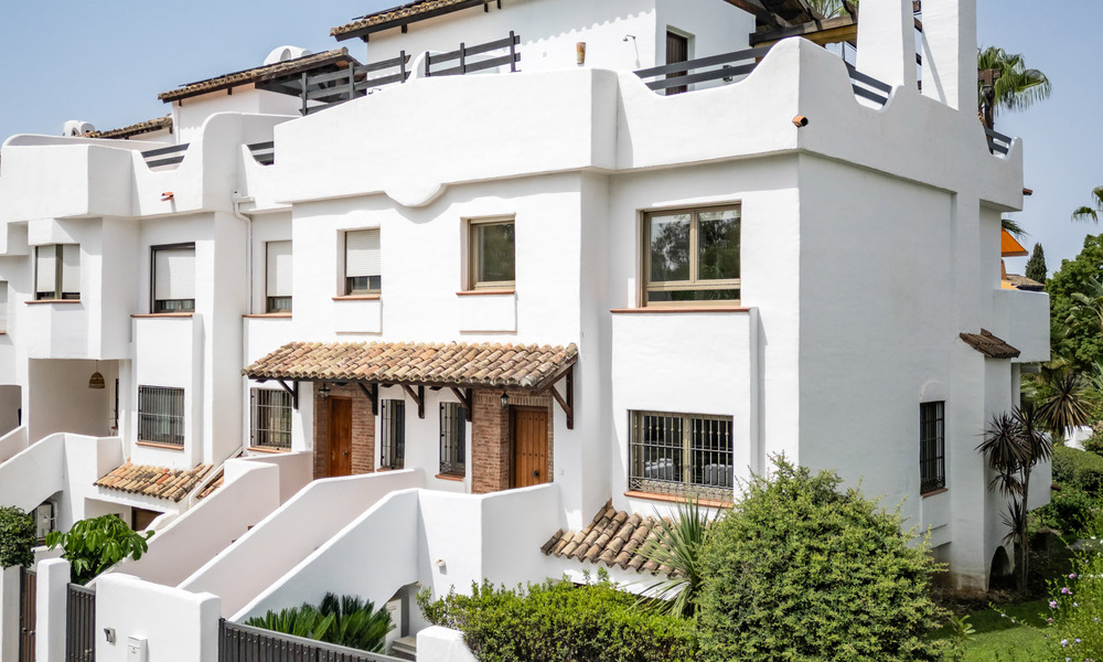 Exclusieve halfvrijstaande woning met dakterras te koop op Marbella’s Golden Mile 803872