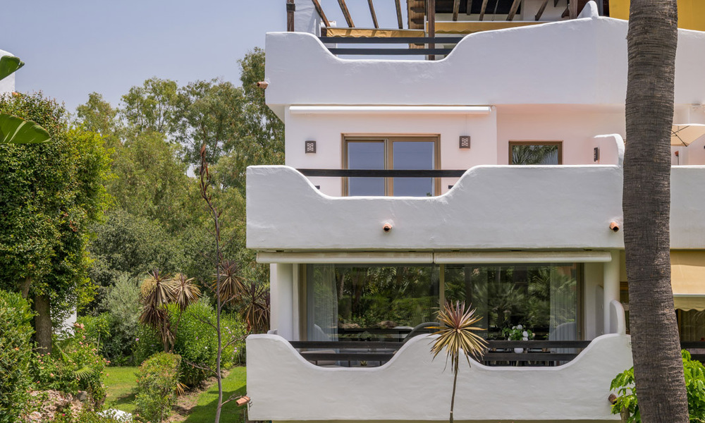 Exclusieve halfvrijstaande woning met dakterras te koop op Marbella’s Golden Mile 803909