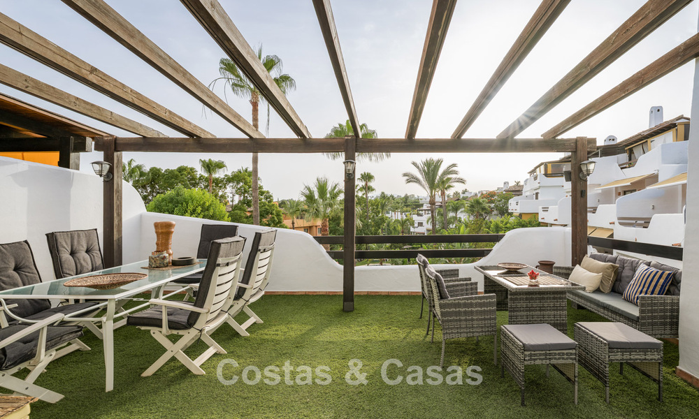 Exclusieve halfvrijstaande woning met dakterras te koop op Marbella’s Golden Mile 803912