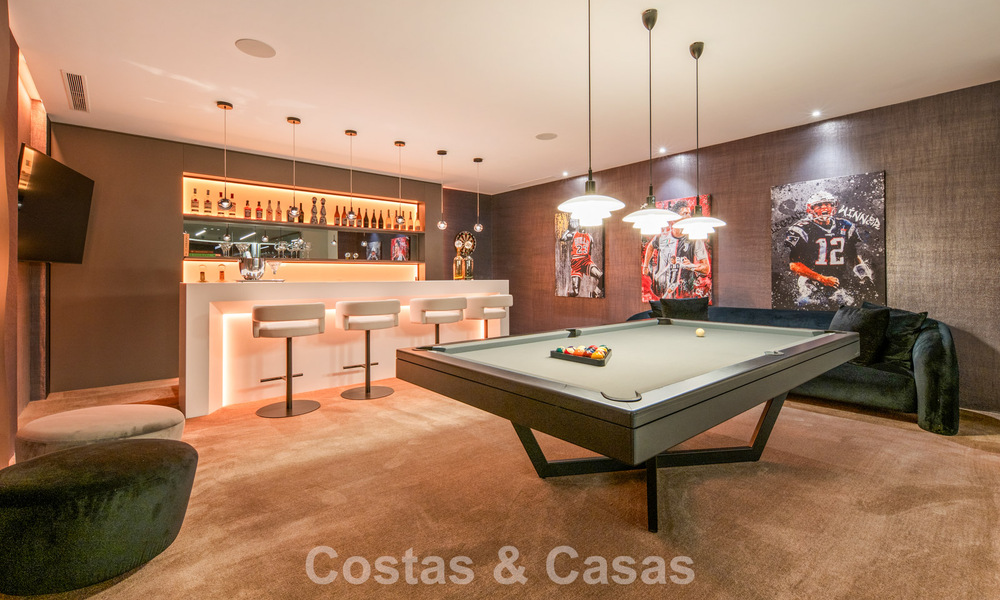 Eersteklas luxevilla met fenomenaal zeezicht te koop, in een afgesloten woonwijk van La Quinta, Marbella - Benahavis 803716