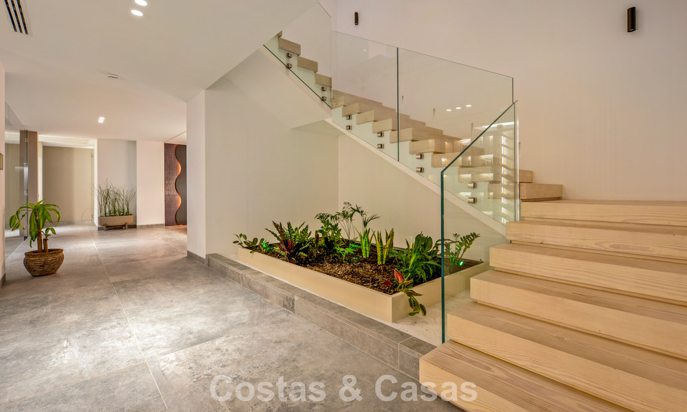 Eersteklas luxevilla met fenomenaal zeezicht te koop, in een afgesloten woonwijk van La Quinta, Marbella - Benahavis 803719