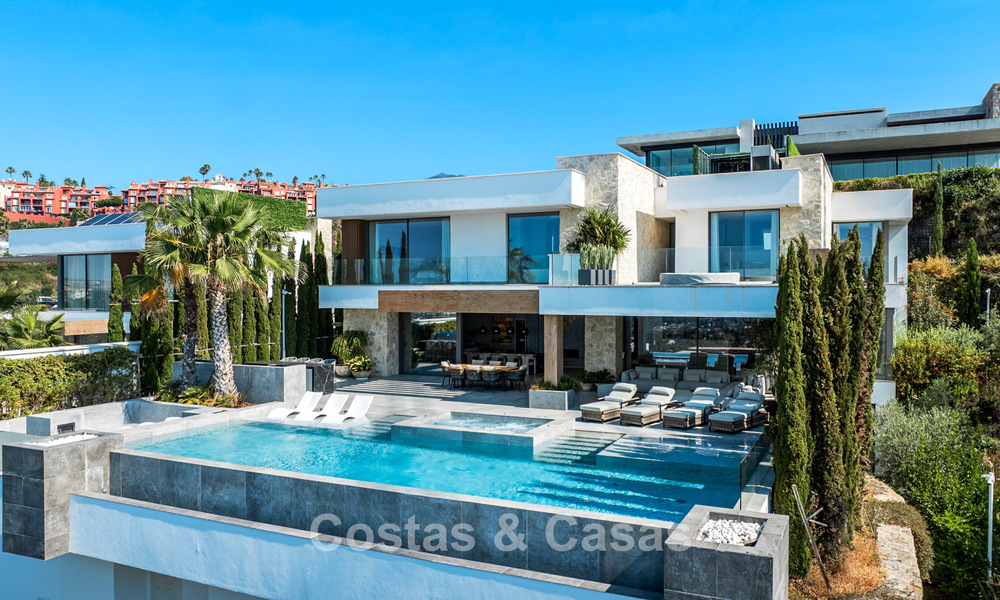 Eersteklas luxevilla met fenomenaal zeezicht te koop, in een afgesloten woonwijk van La Quinta, Marbella - Benahavis 803721