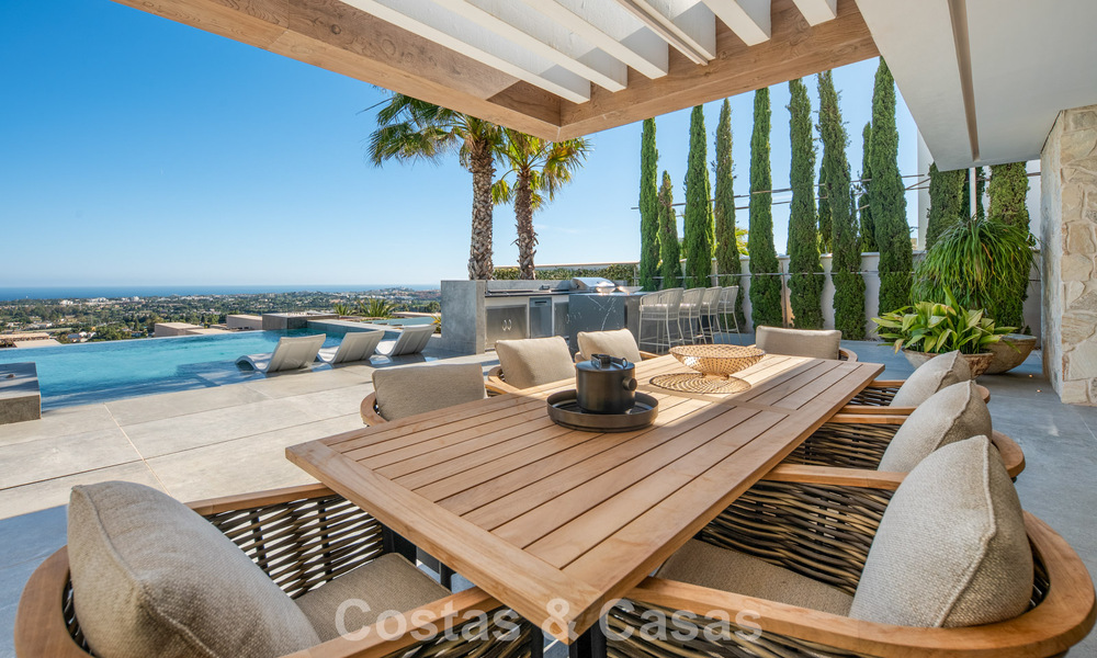 Eersteklas luxevilla met fenomenaal zeezicht te koop, in een afgesloten woonwijk van La Quinta, Marbella - Benahavis 803729