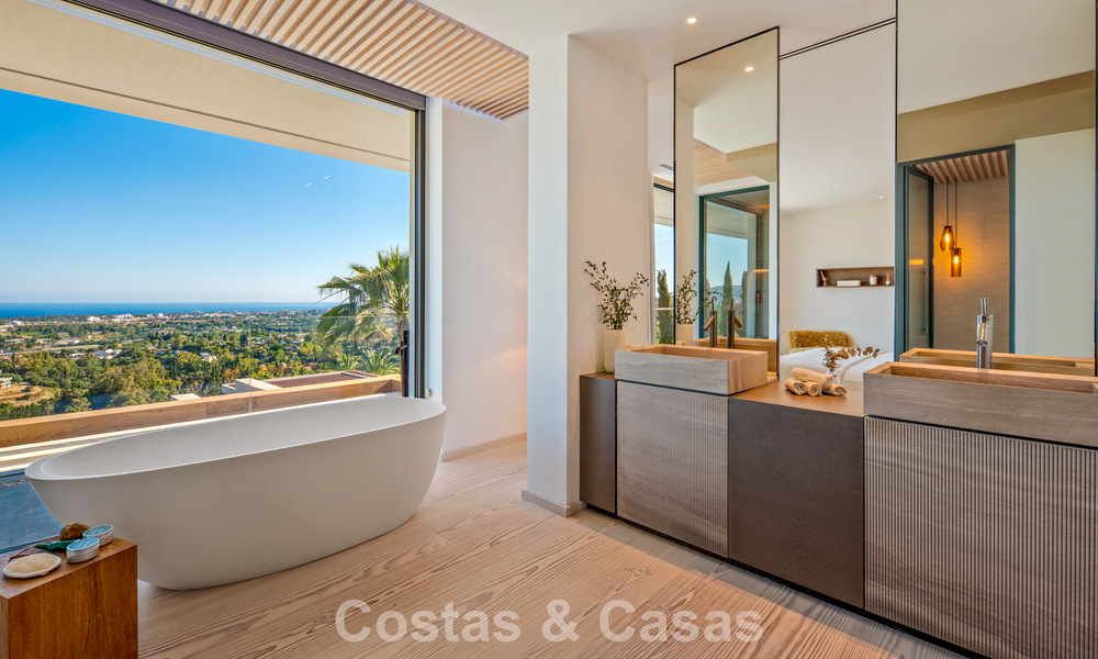 Eersteklas luxevilla met fenomenaal zeezicht te koop, in een afgesloten woonwijk van La Quinta, Marbella - Benahavis 803739