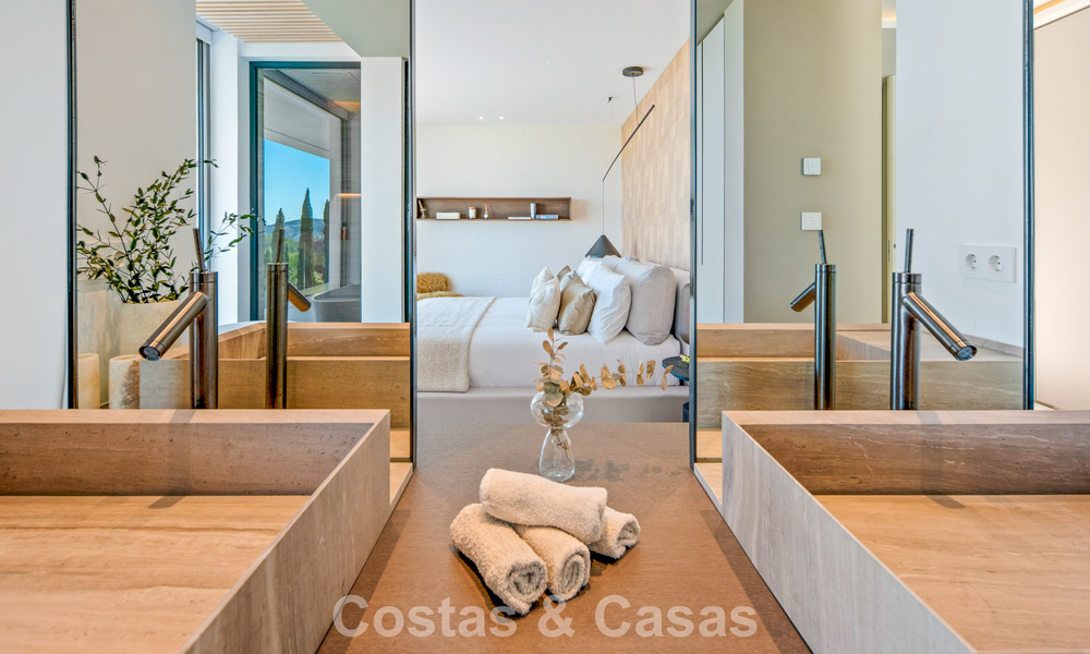 Eersteklas luxevilla met fenomenaal zeezicht te koop, in een afgesloten woonwijk van La Quinta, Marbella - Benahavis 803740