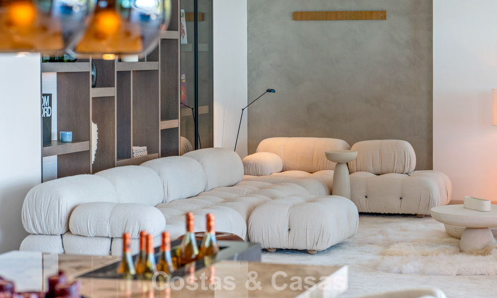 Eersteklas luxevilla met fenomenaal zeezicht te koop, in een afgesloten woonwijk van La Quinta, Marbella - Benahavis 803747