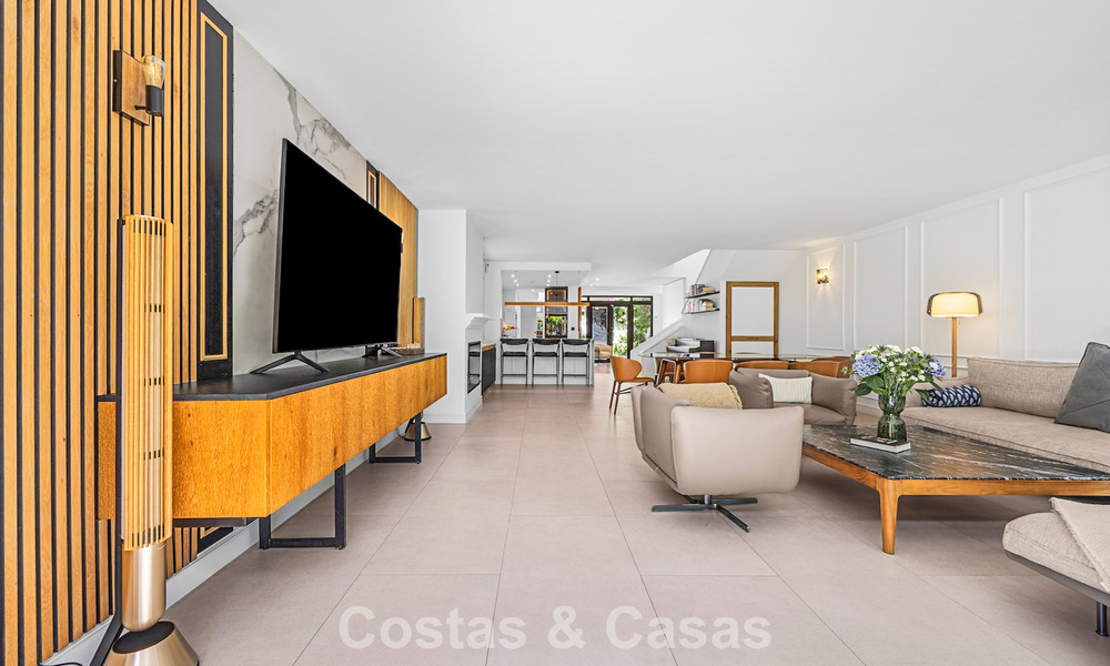 Modern Andalusisch hoekhuis te koop, in een gezochte gated community, eerstelijn Aloha Golf in Nueva Andalucia, Marbella 803761