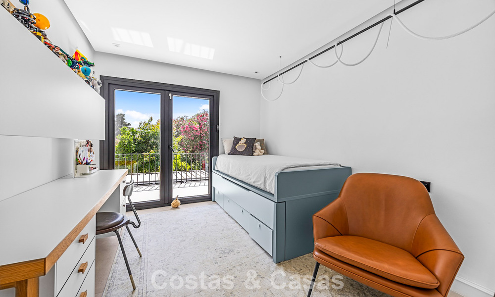 Modern Andalusisch hoekhuis te koop, in een gezochte gated community, eerstelijn Aloha Golf in Nueva Andalucia, Marbella 803762