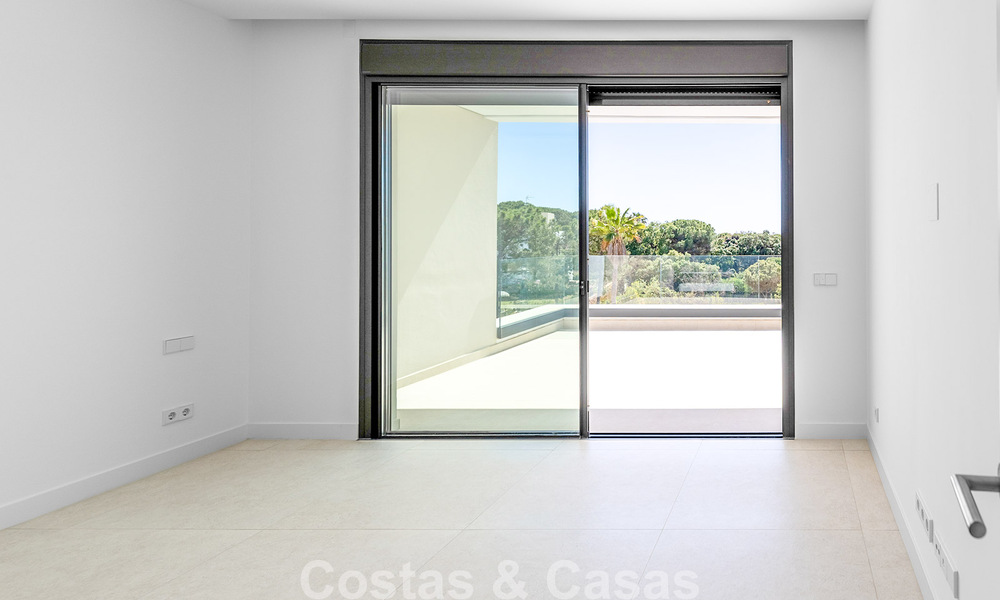Nieuwe, moderne rijwoning te koop op wandelafstand van het strand in Elviria, ten oosten van Marbella centrum 804081