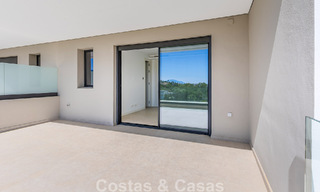 Nieuwe, moderne rijwoning te koop op wandelafstand van het strand in Elviria, ten oosten van Marbella centrum 804082 