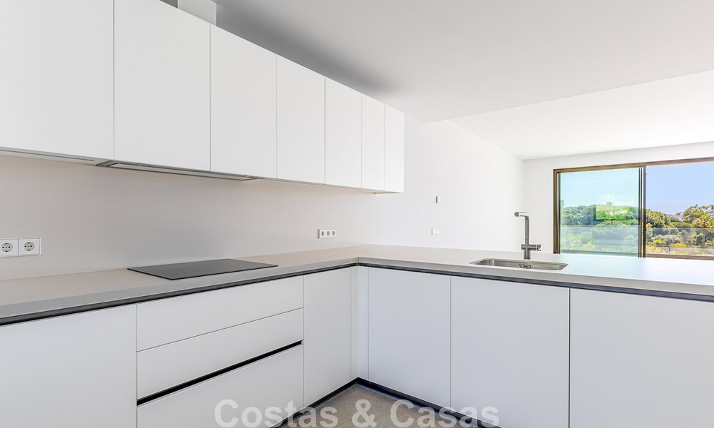 Nieuwe, moderne rijwoning te koop op wandelafstand van het strand in Elviria, ten oosten van Marbella centrum 804088