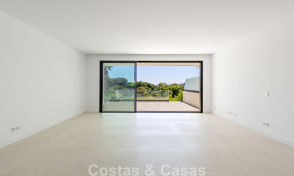 Nieuwe, moderne rijwoning te koop op wandelafstand van het strand in Elviria, ten oosten van Marbella centrum 804089