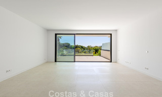 Nieuwe, moderne rijwoning te koop op wandelafstand van het strand in Elviria, ten oosten van Marbella centrum 804089 