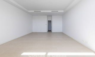 Nieuwe, moderne rijwoning te koop op wandelafstand van het strand in Elviria, ten oosten van Marbella centrum 804091 