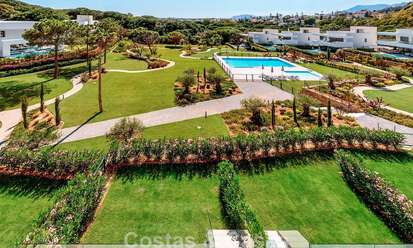 Nieuwe, moderne rijwoning te koop op wandelafstand van het strand in Elviria, ten oosten van Marbella centrum 804096