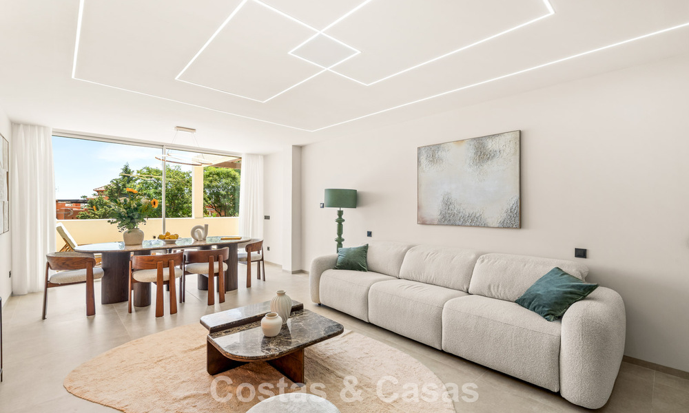 Luxe gerenoveerd appartement met panoramisch uitzicht te koop in Nueva Andalucia, Marbella 804066