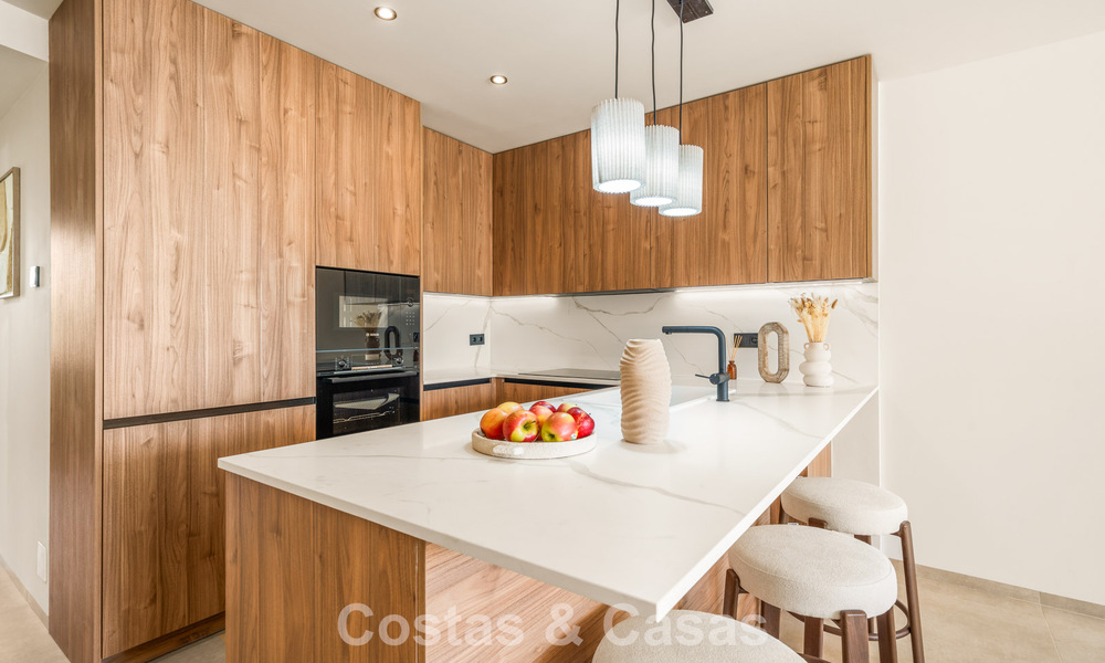 Luxe gerenoveerd appartement met panoramisch uitzicht te koop in Nueva Andalucia, Marbella 804068
