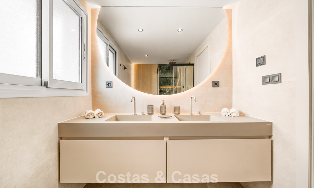Luxe gerenoveerd appartement met panoramisch uitzicht te koop in Nueva Andalucia, Marbella 804077