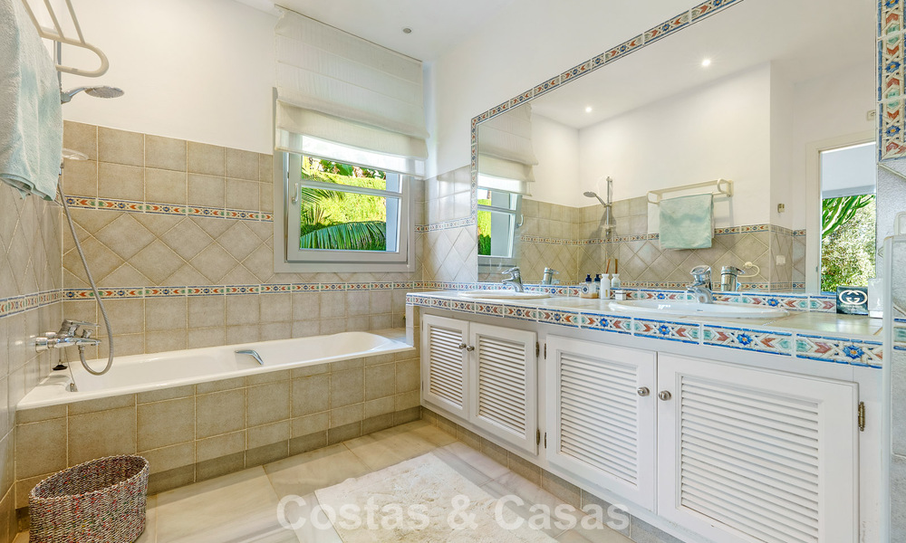 Charmante villa in een Mediterrane stijl te koop in Sierra Blanca op Marbella’s Golden Mile 804011