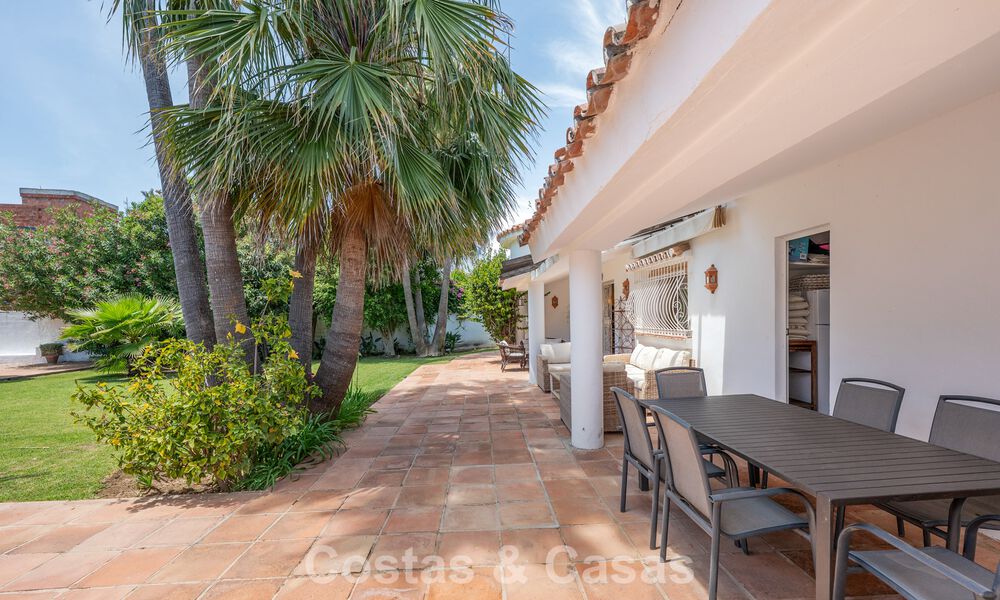 Authentieke mediterrane villa met gastenverblijf te koop vlak bij het strand in San Pedro Playa, Marbella 804334