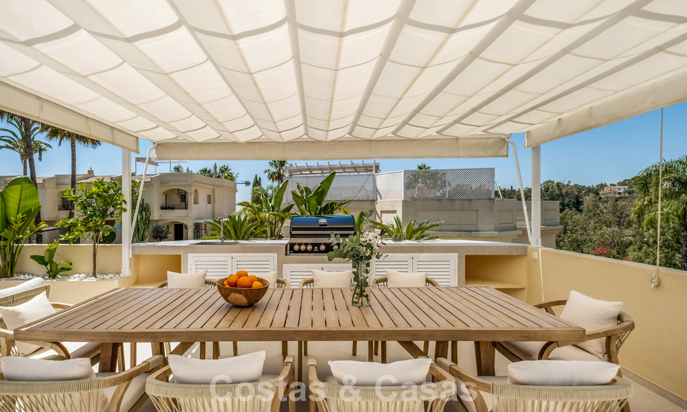 Luxueus totaal gerenoveerde halfvrijstaande woning, eerstelijns golf te koop in La Quinta, Marbella - Benahavis 804430