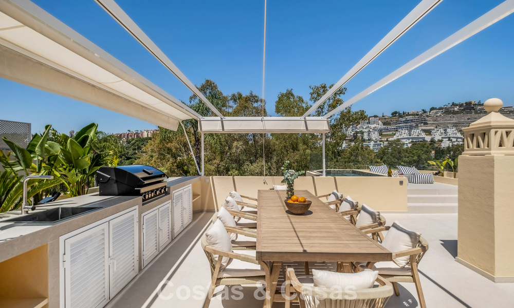Luxueus totaal gerenoveerde halfvrijstaande woning, eerstelijns golf te koop in La Quinta, Marbella - Benahavis 804433