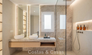 Luxueus totaal gerenoveerde halfvrijstaande woning, eerstelijns golf te koop in La Quinta, Marbella - Benahavis 804437 