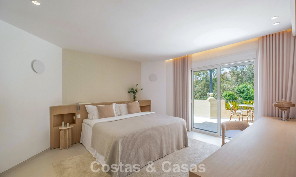 Luxueus totaal gerenoveerde halfvrijstaande woning, eerstelijns golf te koop in La Quinta, Marbella - Benahavis 804439