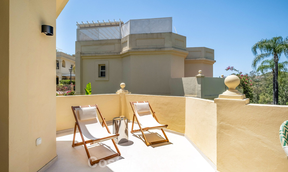 Luxueus totaal gerenoveerde halfvrijstaande woning, eerstelijns golf te koop in La Quinta, Marbella - Benahavis 804441