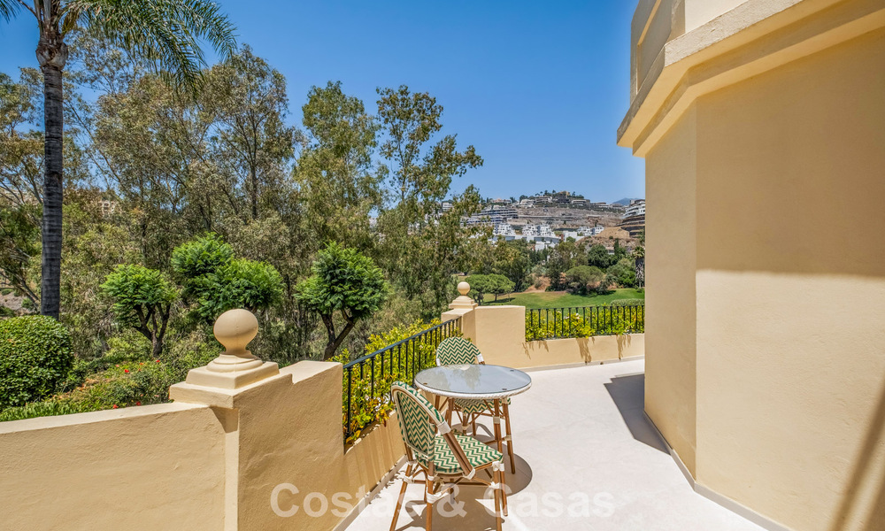 Luxueus totaal gerenoveerde halfvrijstaande woning, eerstelijns golf te koop in La Quinta, Marbella - Benahavis 804442