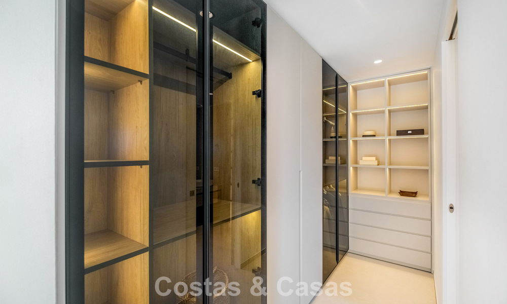 Luxueus totaal gerenoveerde halfvrijstaande woning, eerstelijns golf te koop in La Quinta, Marbella - Benahavis 804446