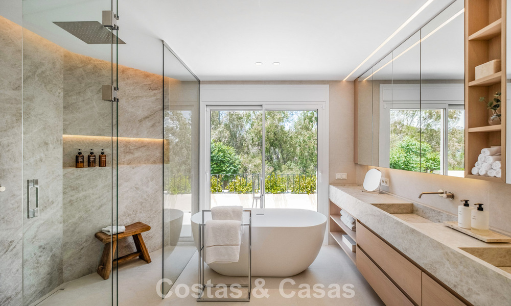Luxueus totaal gerenoveerde halfvrijstaande woning, eerstelijns golf te koop in La Quinta, Marbella - Benahavis 804451