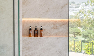 Luxueus totaal gerenoveerde halfvrijstaande woning, eerstelijns golf te koop in La Quinta, Marbella - Benahavis 804452 