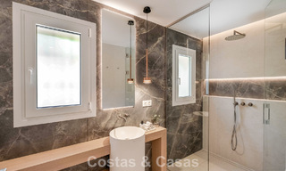 Luxueus totaal gerenoveerde halfvrijstaande woning, eerstelijns golf te koop in La Quinta, Marbella - Benahavis 804460 