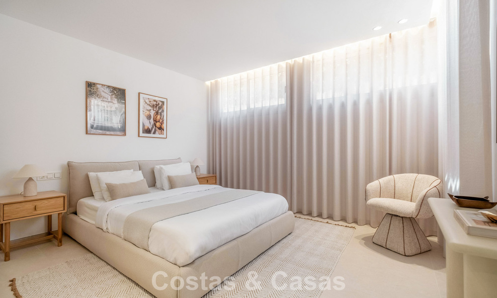 Luxueus totaal gerenoveerde halfvrijstaande woning, eerstelijns golf te koop in La Quinta, Marbella - Benahavis 804463
