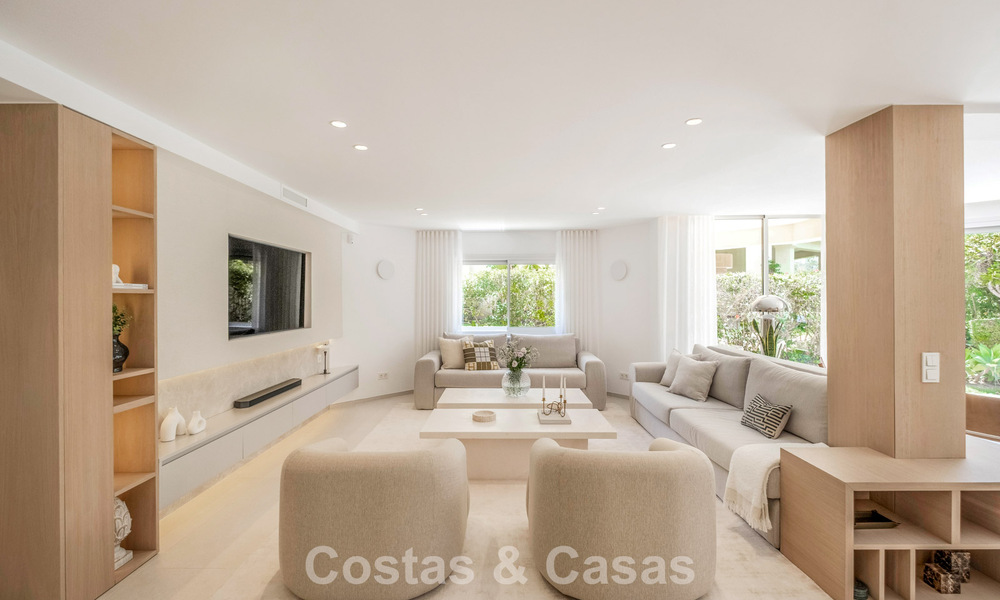 Luxueus totaal gerenoveerde halfvrijstaande woning, eerstelijns golf te koop in La Quinta, Marbella - Benahavis 804466
