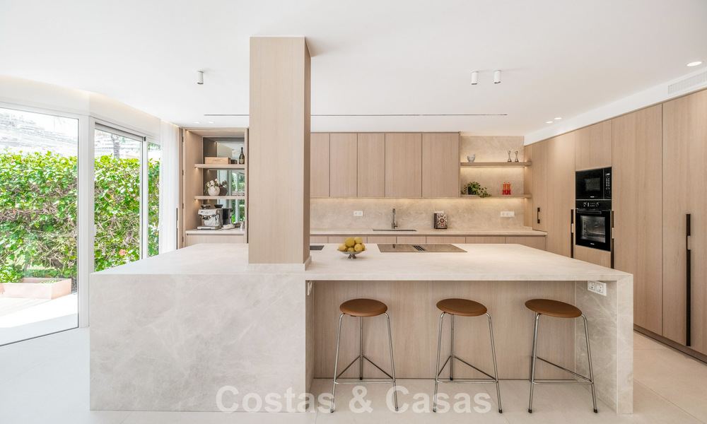 Luxueus totaal gerenoveerde halfvrijstaande woning, eerstelijns golf te koop in La Quinta, Marbella - Benahavis 804468