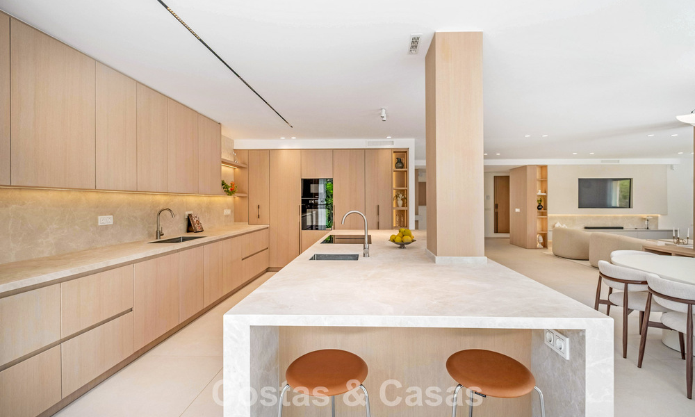 Luxueus totaal gerenoveerde halfvrijstaande woning, eerstelijns golf te koop in La Quinta, Marbella - Benahavis 804472
