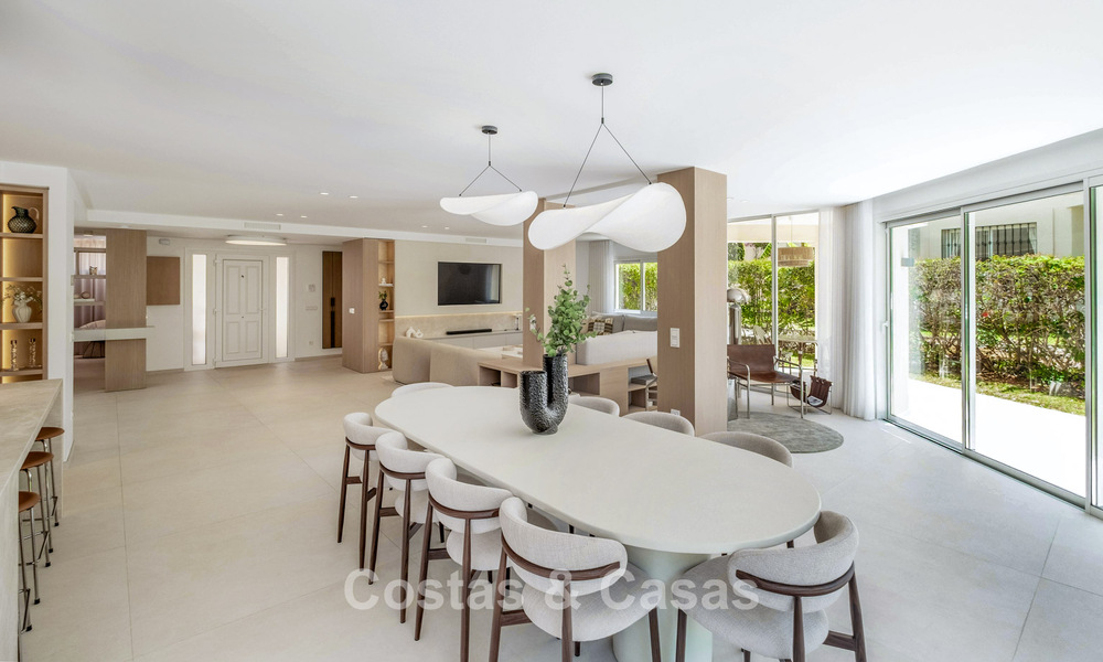 Luxueus totaal gerenoveerde halfvrijstaande woning, eerstelijns golf te koop in La Quinta, Marbella - Benahavis 804473