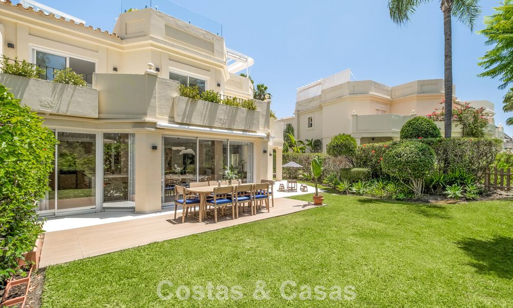 Luxueus totaal gerenoveerde halfvrijstaande woning, eerstelijns golf te koop in La Quinta, Marbella - Benahavis 804477