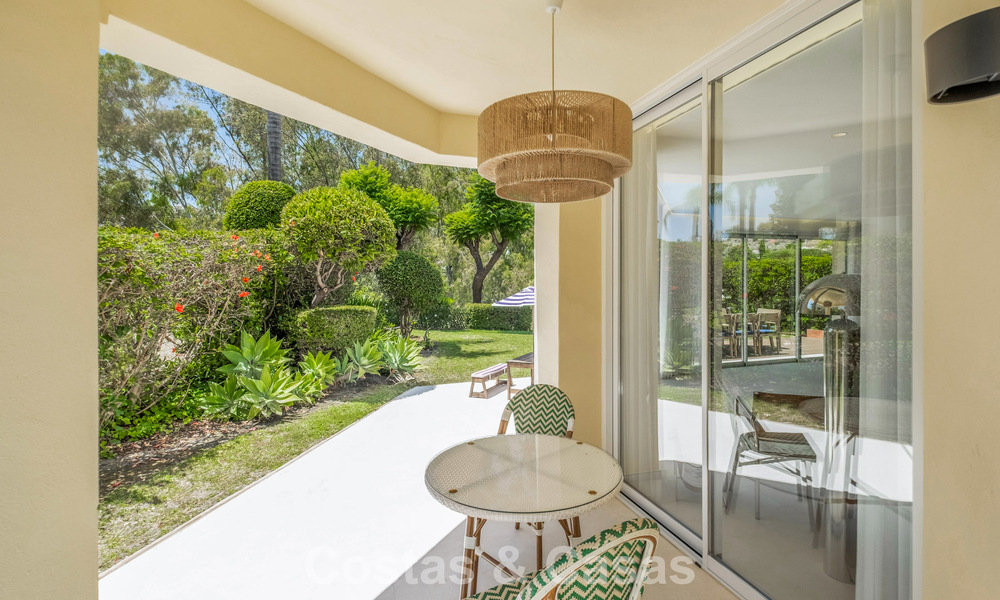 Luxueus totaal gerenoveerde halfvrijstaande woning, eerstelijns golf te koop in La Quinta, Marbella - Benahavis 804479