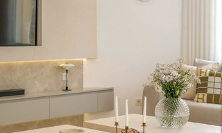 Luxueus totaal gerenoveerde halfvrijstaande woning, eerstelijns golf te koop in La Quinta, Marbella - Benahavis 804489 
