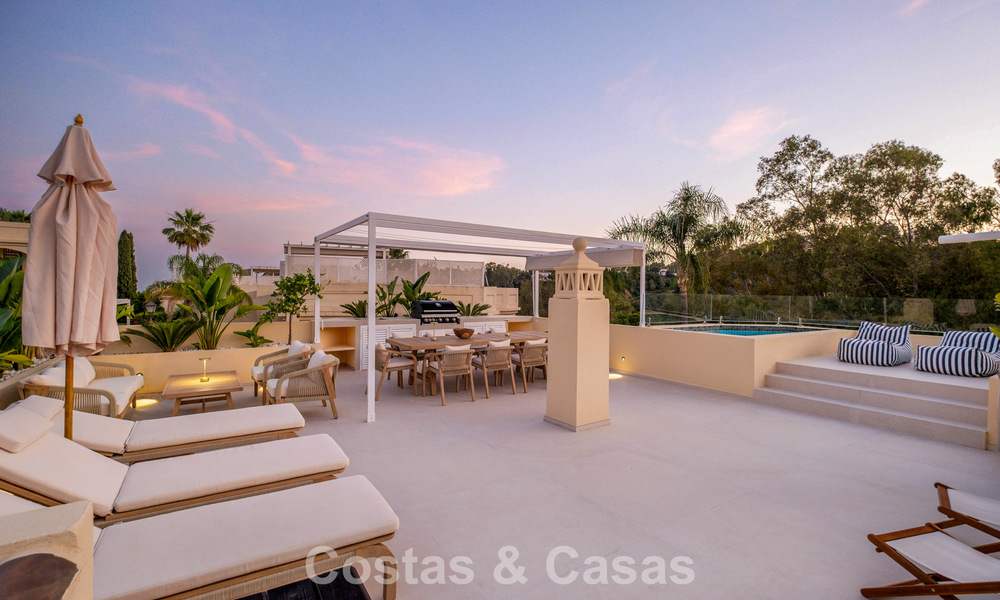 Luxueus totaal gerenoveerde halfvrijstaande woning, eerstelijns golf te koop in La Quinta, Marbella - Benahavis 804495