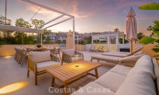 Luxueus totaal gerenoveerde halfvrijstaande woning, eerstelijns golf te koop in La Quinta, Marbella - Benahavis 804496 