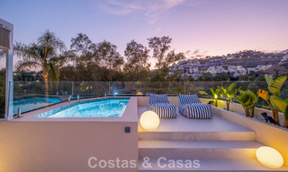 Luxueus totaal gerenoveerde halfvrijstaande woning, eerstelijns golf te koop in La Quinta, Marbella - Benahavis 804498 